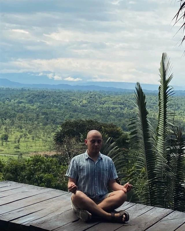 Poker grinder burnout - Santiago Díaz (El Poker Zen) meditating in nature
